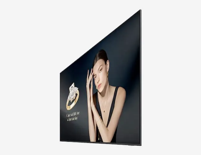 Samsung 115” UHD Signage QHFX Right